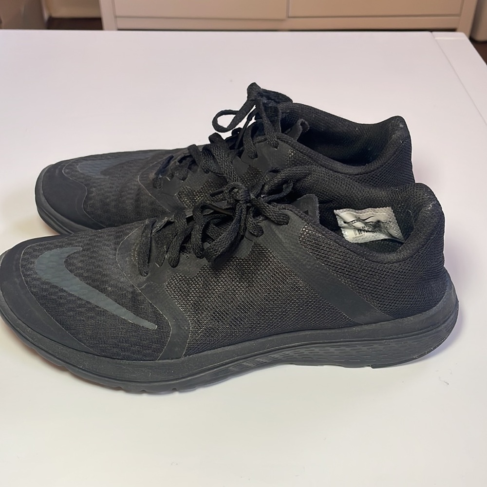 Nike Black Sneakers - Picture 2 of 4